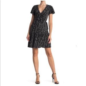 🆕 The Vanity Room Short Sleeve Faux Wrap Knit Dress animal print